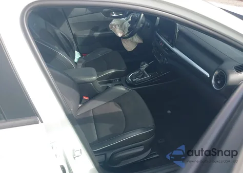 2022 Kia Forte Gt-Line z USA, uszkodzony, nr VIN 3KPF54AD4NE485083